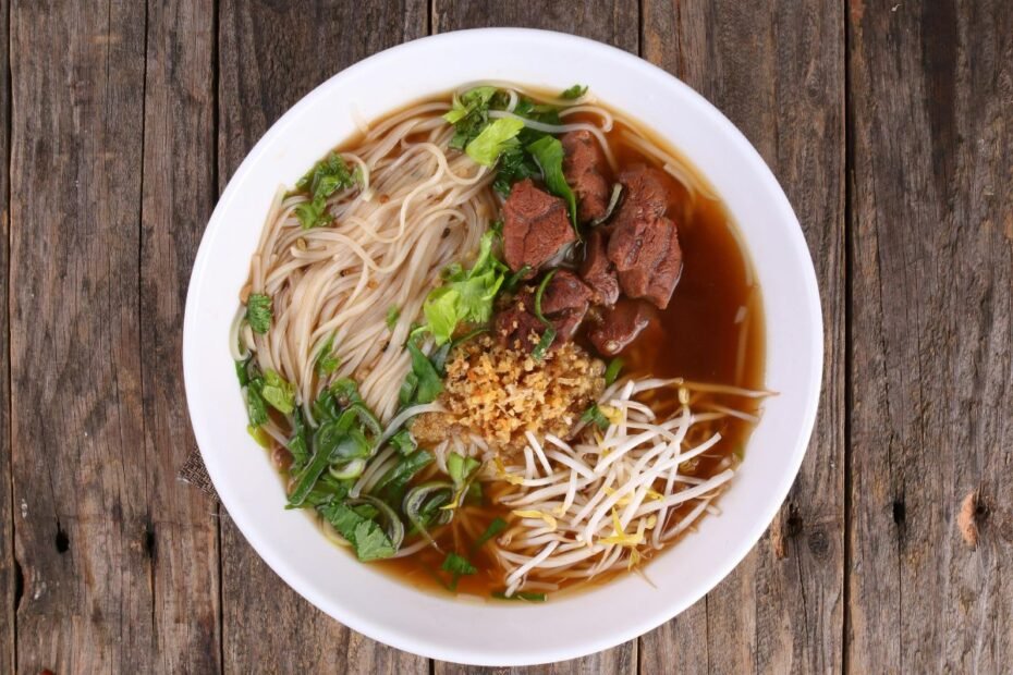 Azijietiška sriuba: nuo gatvės maisto vežimėlių iki imperatoriškų rūmų. 5 receptai užvaldę pasaulį