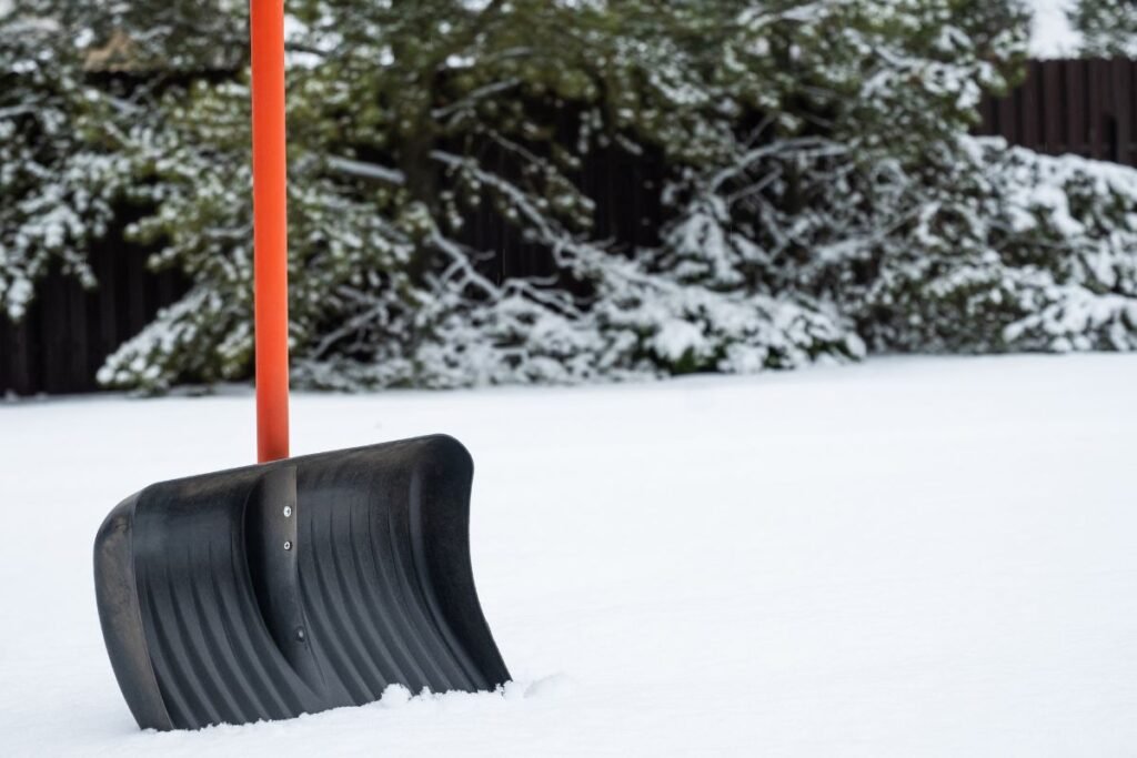 Sniego valymo įranga: pirkite tada, kai visi pamiršta