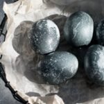 Akmeniniai margučiai: kaip mėlynės ir kinrožė sukuria skandinavišką Velykų magiją?