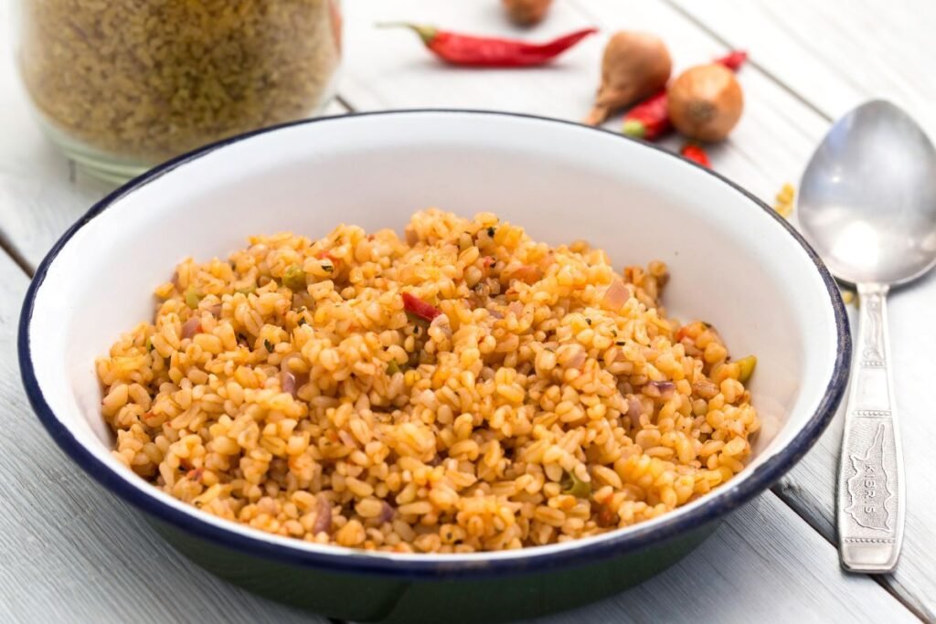 Pikantiška bulguro košė su daržovėmis