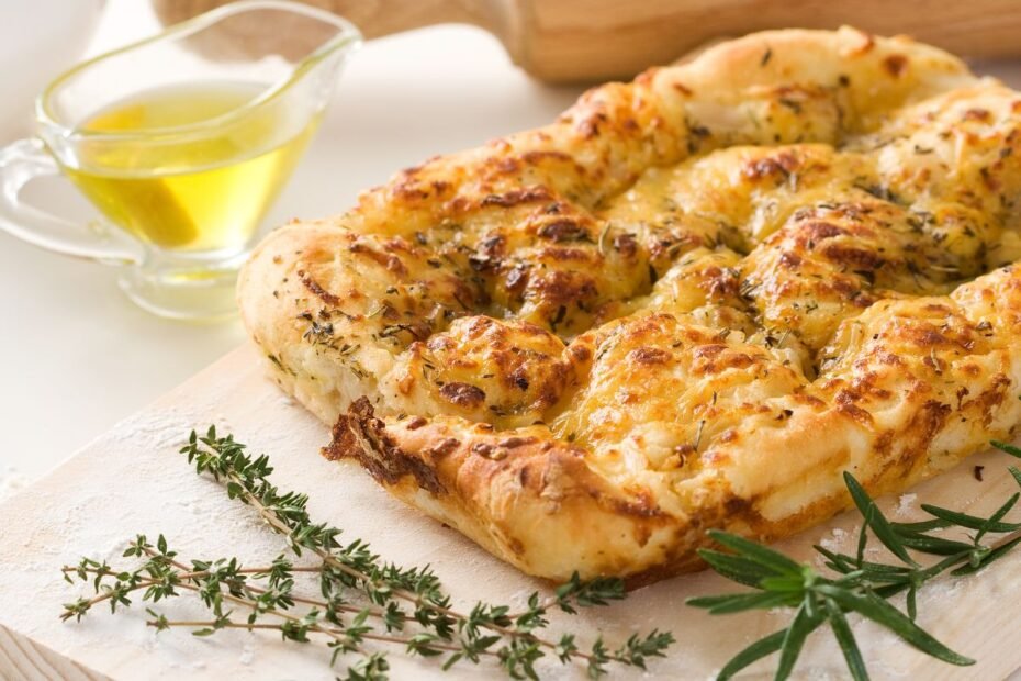 Fokačija – Italijos saulės ir alyvuogių aliejaus įkvėpta duona. Istorija, paslaptys bei receptas