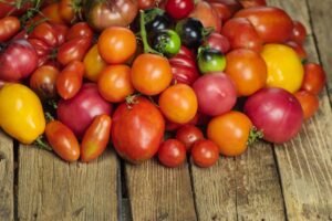 Geriausios pomidorų veislės šiltnamiams: nuo miniatiūrinių iki kilograminių