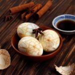 Velykos su azijietišku prieskoniu: marmuriniai kiaušiniai sojos padaže – kai grožis slypi viduje