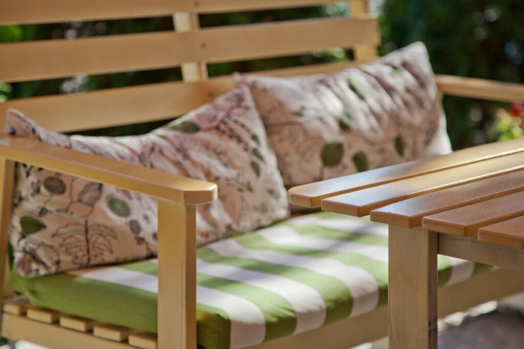 Mediniai lauko baldai: ne visi aliejai vienodi