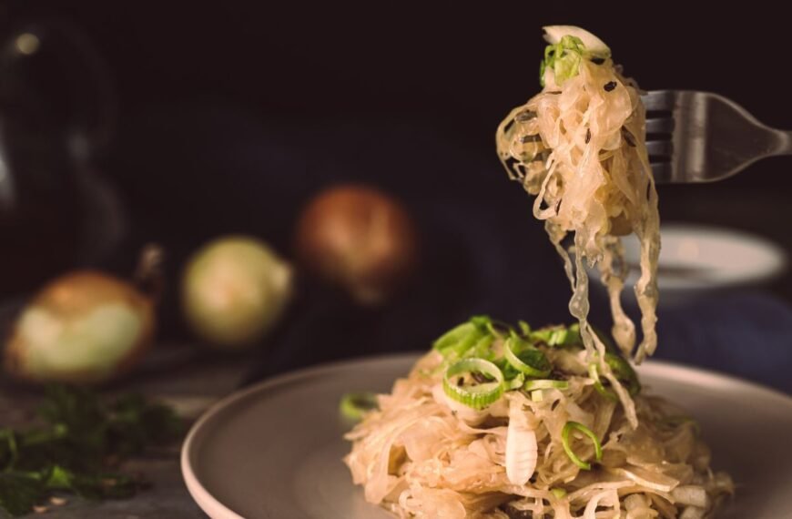 Raugintų kopūstų receptai: kaip iš vieno puodo pamaitinti šeimą visą savaitgalį?