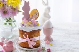 Velykų boba – auksu spindinti stalo karalienė. Nuo pagoniškų burtų iki autentiško recepto