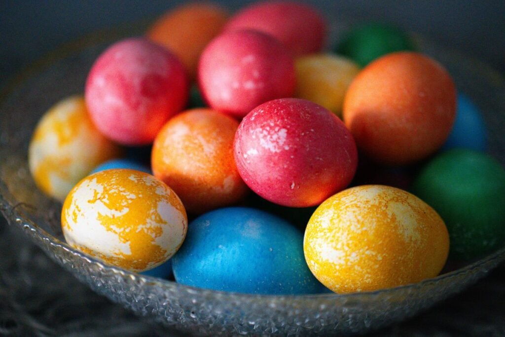Spalvoti Velykų kiaušiniai – tradicija be chemijos