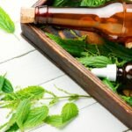 Dilgėlių užpiltinė: kaip paruošti, dozuoti ir kam ji iš tikrųjų padeda?
