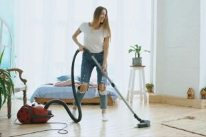Erzina dulkių siurblio kvapas? 4 būdai jį pakeisti natūraliomis priemonėmis