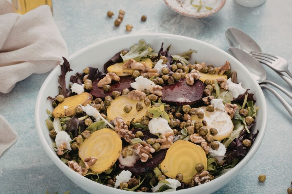 Karštos burokėlių salotos: kuo papildyti ir kaip pakeisti?