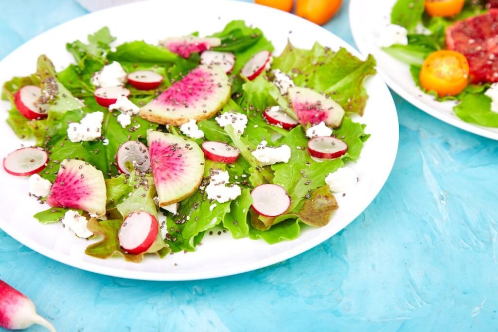 Egzotiškos ridikėlių salotos su feta ir melionu