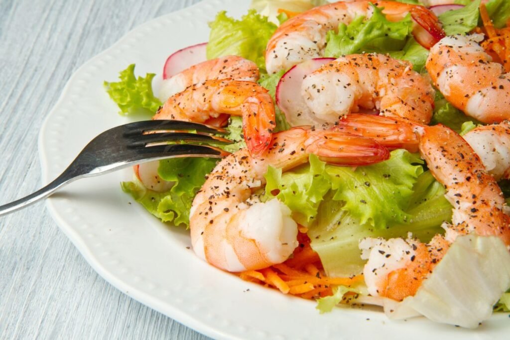 Sočios ridikėlių salotos su krevetėmis