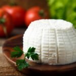 Rikota – švelnus, universalus ir sveikesnis pasirinkimas jūsų virtuvėje. Ką sveiko ir skanaus galite pasigaminti?