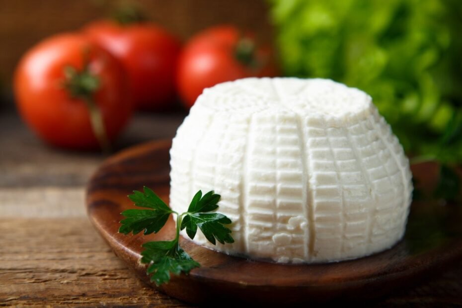 Rikota – švelnus, universalus ir sveikesnis pasirinkimas jūsų virtuvėje. Ką sveiko ir skanaus galite pasigaminti?