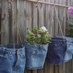 Senų drabužių panaudojimas sode