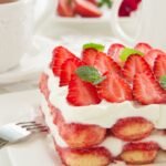 Braškinis tiramisu – vasaros desertas, kuriam neįmanoma atsispirti. Kaip paruošti lengvai ir gardžiai?