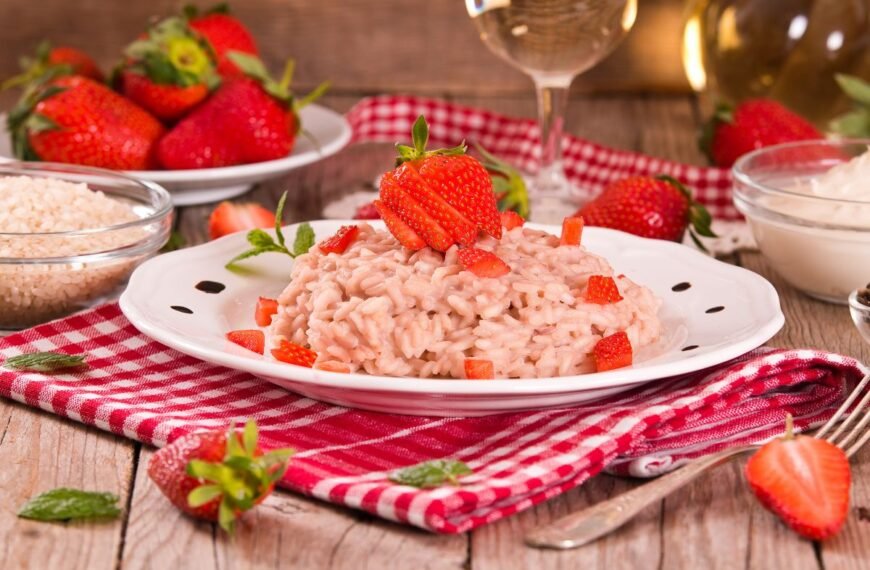 Braškių risotto – itališka klasika, kurioje braškės atranda netikėtą, bet tobulą vaidmenį