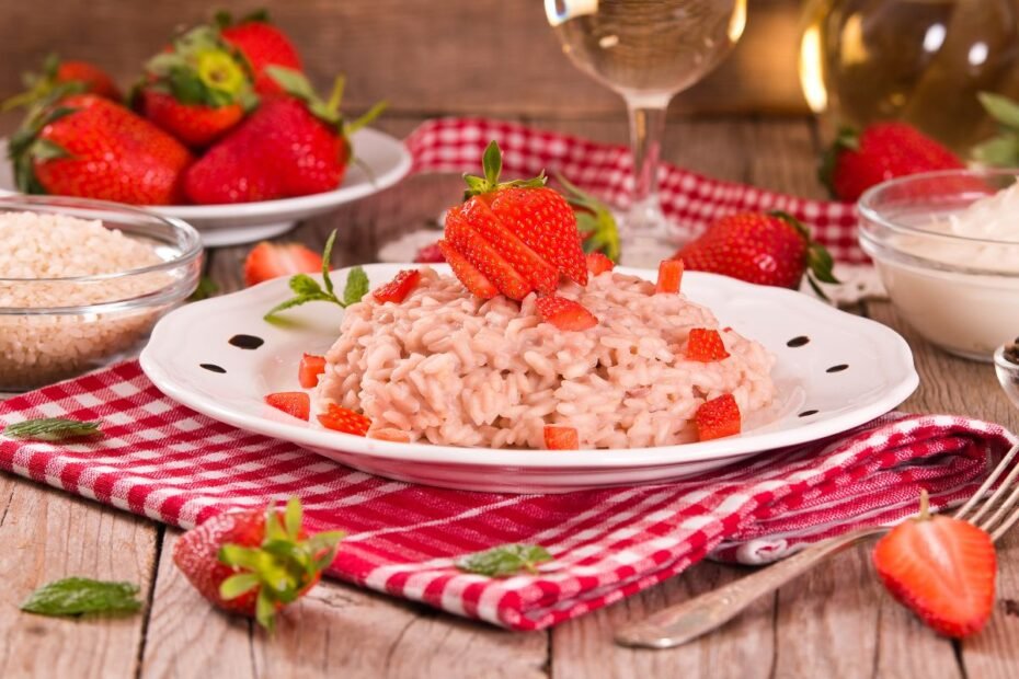 Braškių risotto – itališka klasika, kurioje braškės atranda netikėtą, bet tobulą vaidmenį