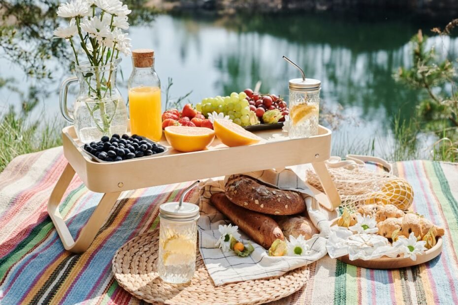 TOP 10 užkandžiai piknikui: ką pasiimti, kad visi būtų sotūs ir laimingi?